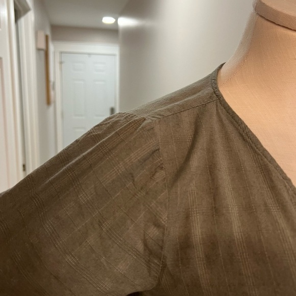 ASOS Short Sleeve V Neck Khaki Green Midi Dress - Picture 3 of 11